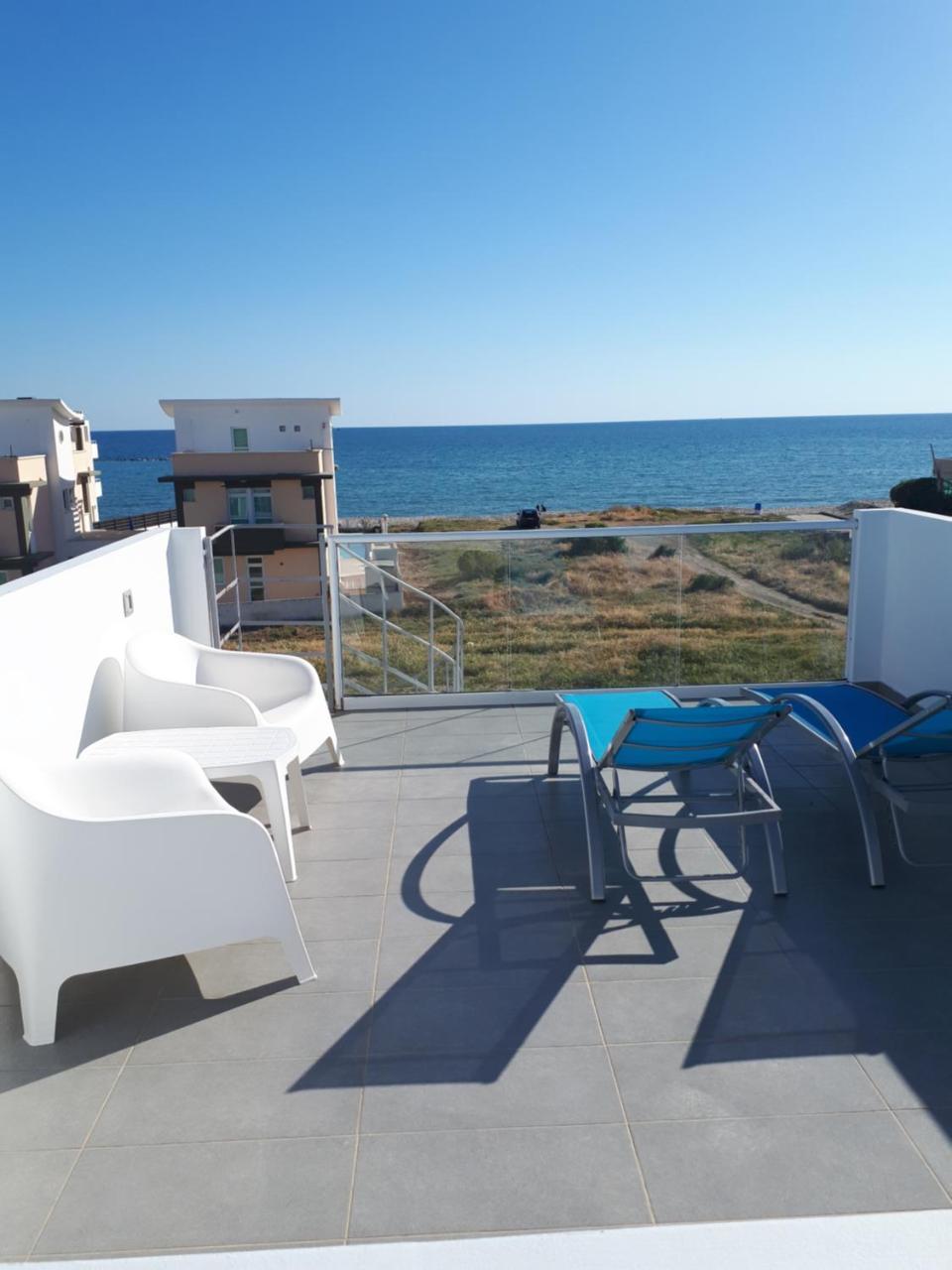 Cozy Beach House Perivolia Bagian luar foto